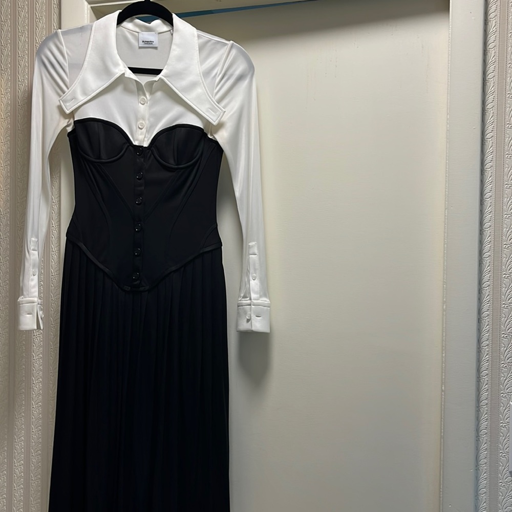 STUNNING BURBERRY DRESS!!
